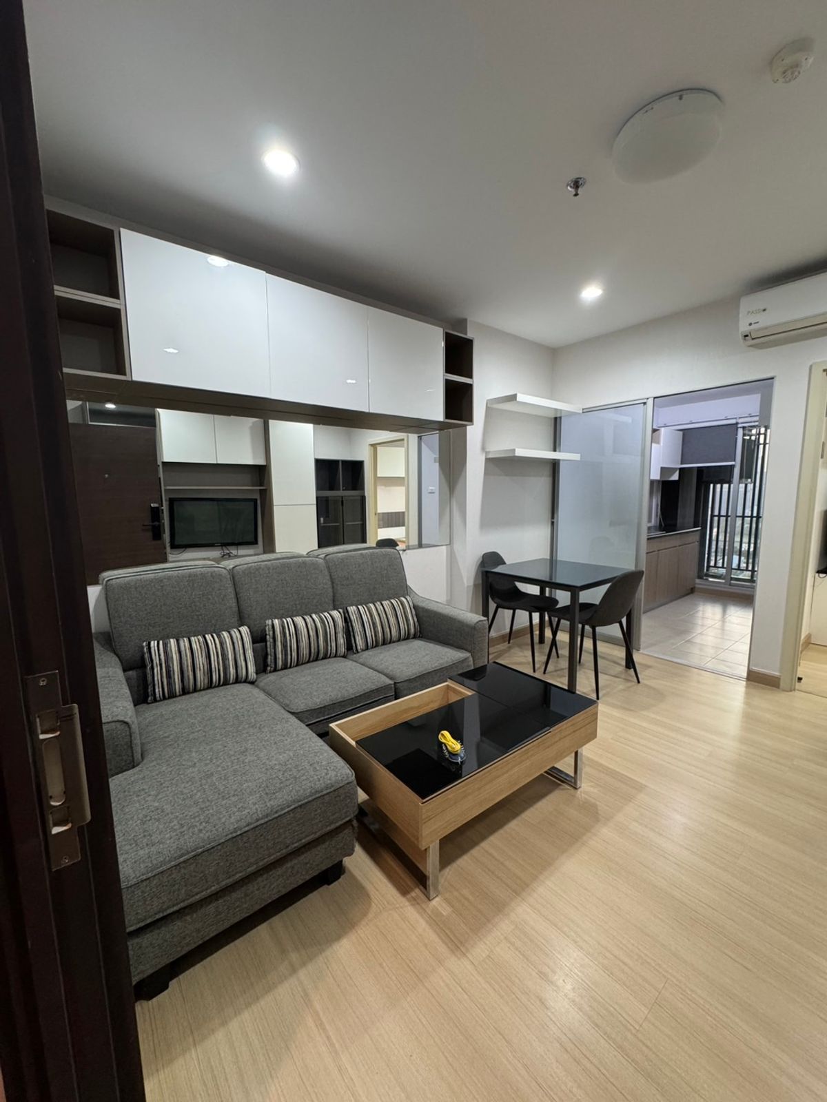 For Sale / ขายคอนโด Supalai Veranda Rama 9 (ศุภาลัย เวอเรนด้า พระราม 9) | 41.49 ตร.ม. ชั้น 21 ตึก A วิวสระน้ำ | ราคา 3.1 ลบ. | LINE: @323gqmho 👉 https://lin.ee/sFqiMuh | Ref: T2038 For Sale / ขายคอนโด Supalai Veranda Rama 9 (ศุภาลัย เวอเรนด้า พระราม 9) | 41.49 ตร.ม. ชั้น 21 ตึก A วิวสระน้ำ | ราคา 3.1 ลบ. | LINE: @323gqmho 👉 https://lin.ee/sFqiMuh | Ref: T2038