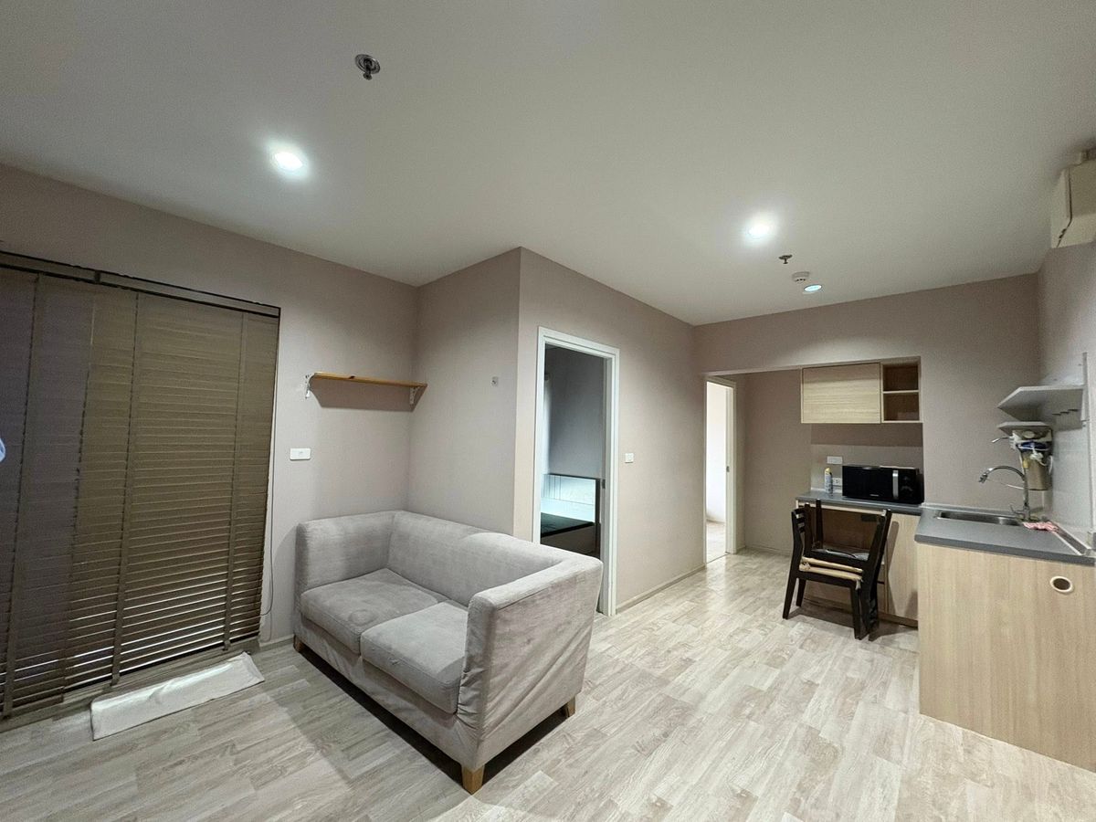 Prime location, close to BTS/MRT, convenient for living or investment.