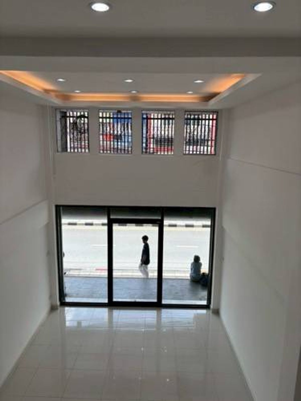Building for rent at Onnut near the market next to the main road. Many people passed by. Very good location, cheap, new building. – รูปที่ 3