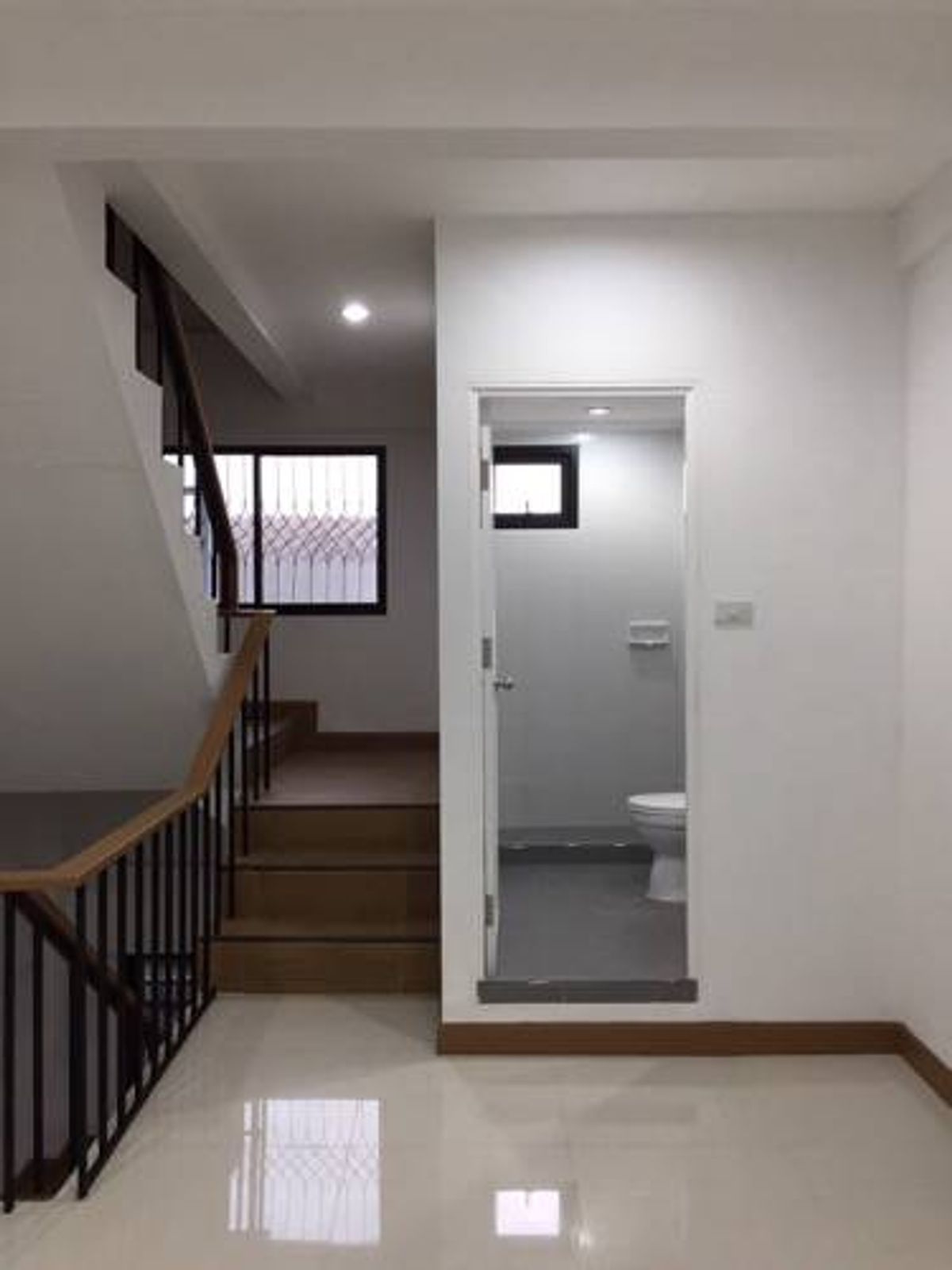 Building for rent at Onnut near the market next to the main road. Many people passed by. Very good location, cheap, new building. – รูปที่ 4