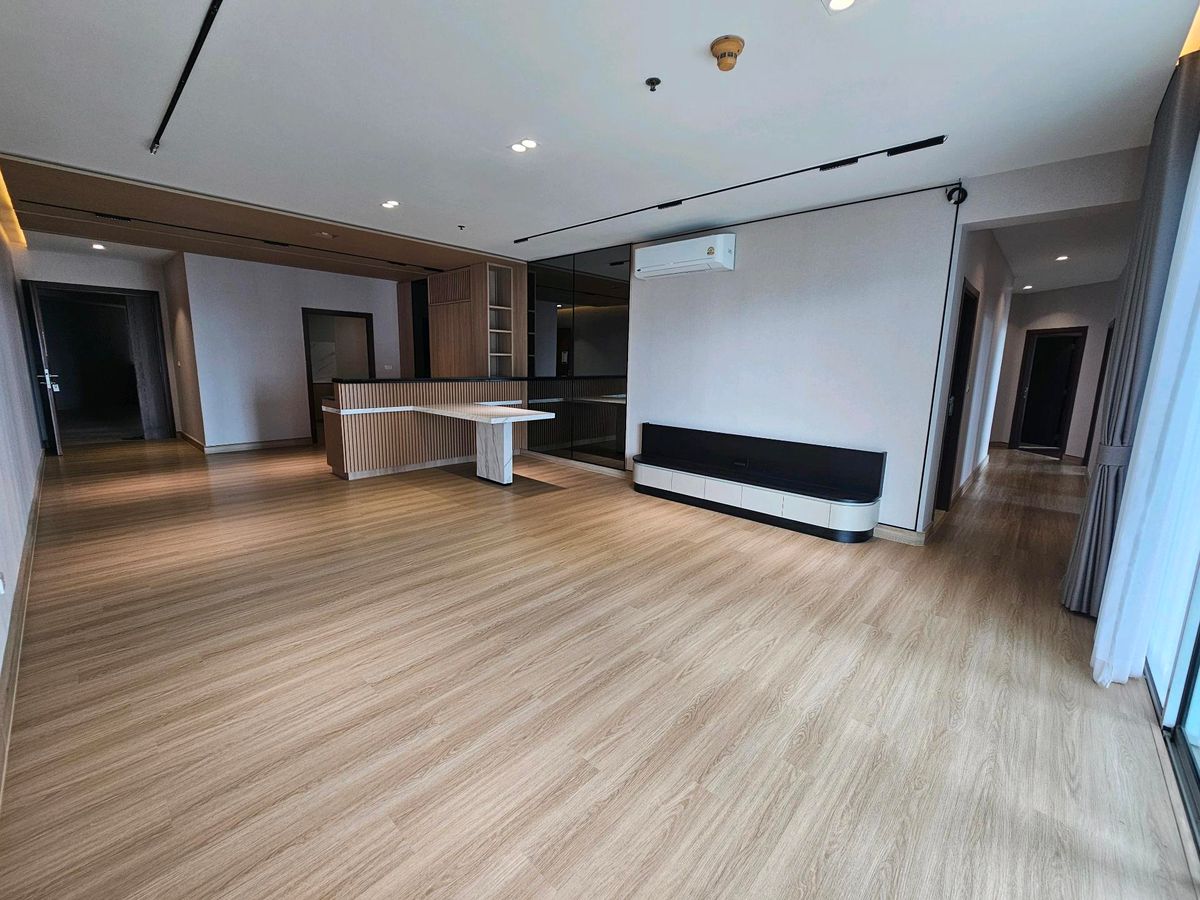 Condo for sale, large room in the heart of the city
The Star Estste @ Narathiwas