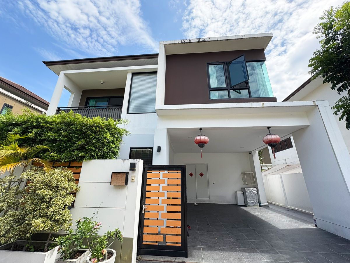 ✨ For Sale | 3 Bed + Office + Maid Room - Modern Home at Villa Arcadia Srinakarin ✨ ✨ For Sale | 3 Bed + Office + Maid Room - Modern Home at Villa Arcadia Srinakarin ✨