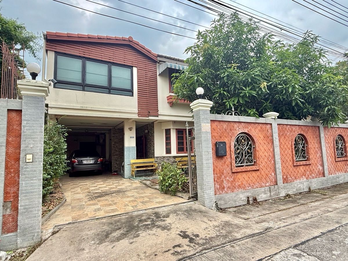 House for sale Chamchuri Village, King Kaew 41, convenient to travel