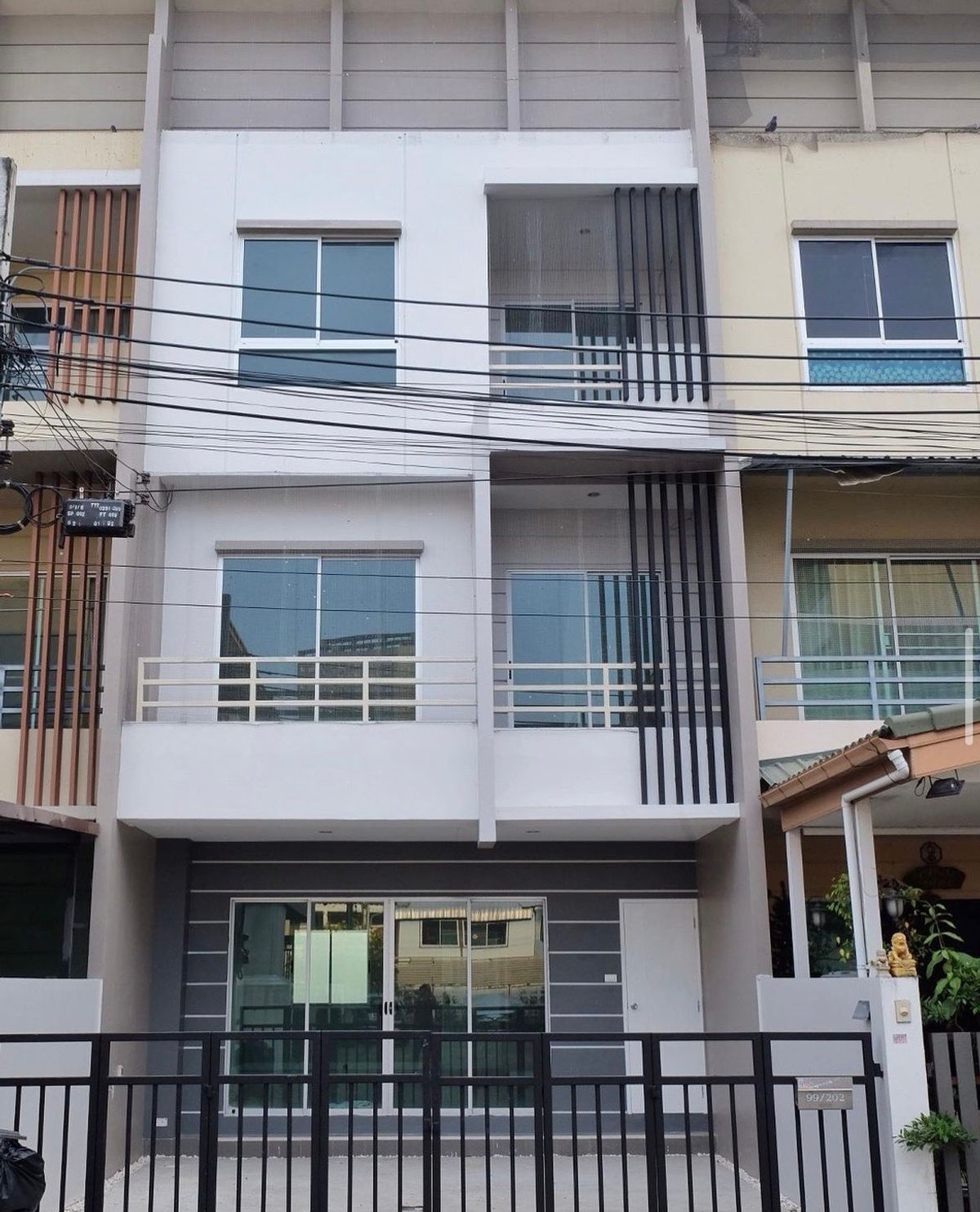 ปล่อยเช่าบ้านทาวน์โฮม 3 ชั้น เทมโป ทาวน์รัตนาธิเบศร์-ไทรม้า แบบบ้านสวยสไตล์โมเดิร์นคลาสสิค สภาพใหม่ ปล่อยเช่าบ้านทาวน์โฮม 3 ชั้น เทมโป ทาวน์รัตนาธิเบศร์-ไทรม้า แบบบ้านสวยสไตล์โมเดิร์นคลาสสิค สภาพใหม่
