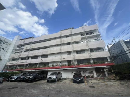 Rental of Sukhumvit 71, 5 layers + roof, living area, total building 2800 sq.m., parking 29 cars