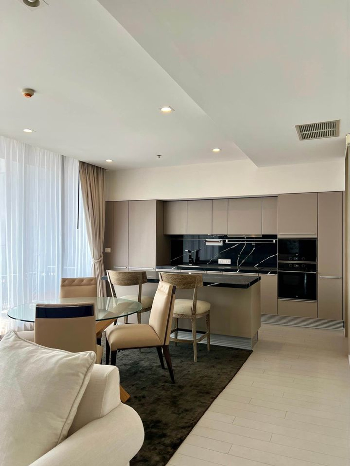 ++++เช่าด่วน+++  ห้องสวย Noble Ploenchit ** 3 ห้องนอน ขนาด 208.68 ตร.ม. แต่งครบพร้อมเข้าอยู่ – รูปที่ 3