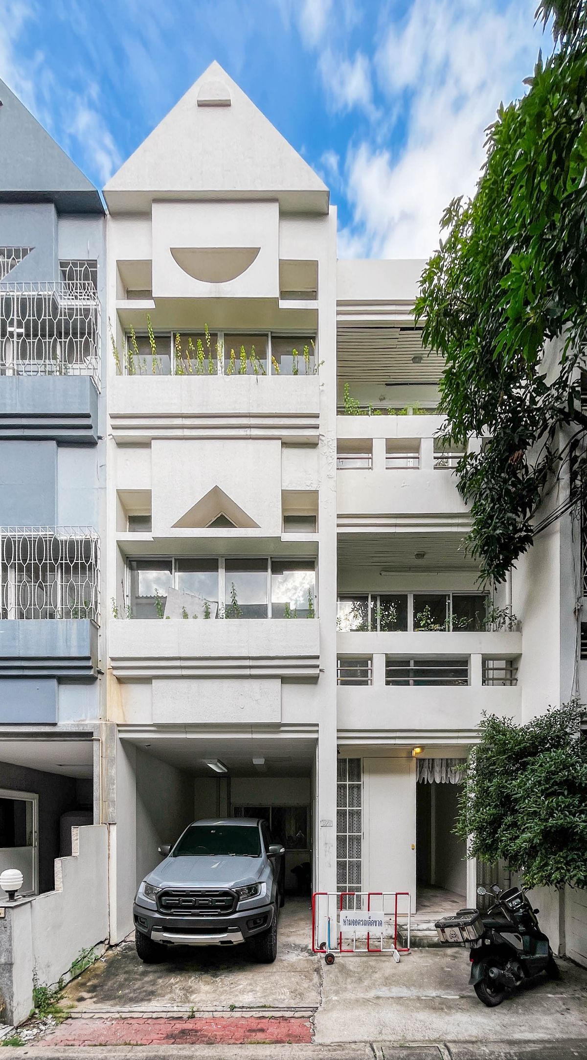 Townhouse Sukhumvit 49 ซอยพร้อมพักษ์ 3 ชั้น 144 ตร.ม. ทักมาคุยราคาได้