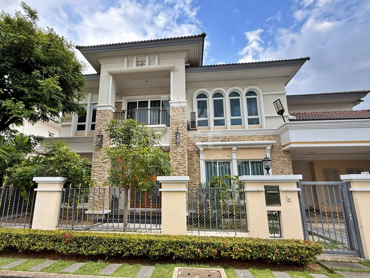 Hot Price! Corner House for Sale Bangkok Boulevard Sathorn-Pinklao, Prime Location, Ratchaphruek Rd.