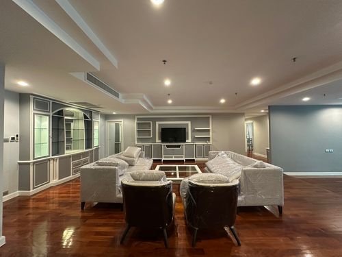 Family unit in Thonglor for rent!✨ 3+1 bedroom fully furnished 285 sq.m near BTS Thonglor Tel.086-369-2224