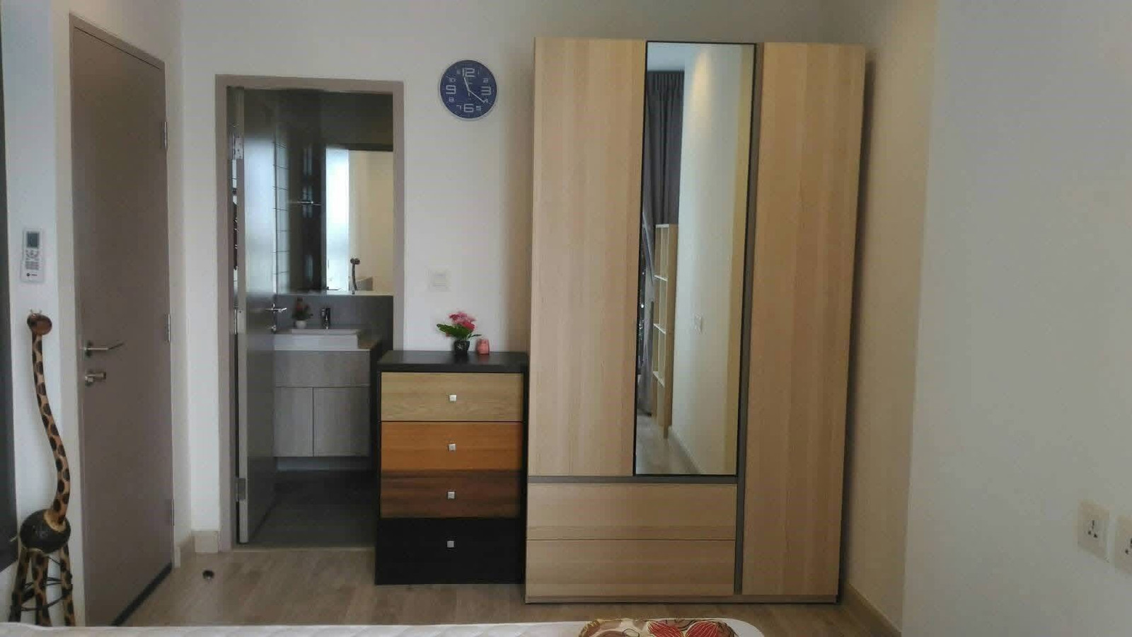  ★ Ideo Mobi Phayathai ★ 30 sq m., 12th floor (1 bedroom), ★near BTS Phaya Thai ★near educational institutions, government offices and department stores★ Many amenities★ Complete electrical appliances