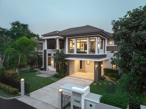 Can live without having to wait for the house with decoration At the price that cannot be found anymore !! Worth more than worth Get a mansion next to the Golden Location Road, the land price rises every year.