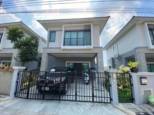 This price cant be found anymore !!! Quick sale of twin houses by the Sinner Garden Bang Na-Suvarnabhumi Near the Suvarnabhumi Airport, Mega Bangna, motorway, convenient to travel, whether entering the city or out of the city.