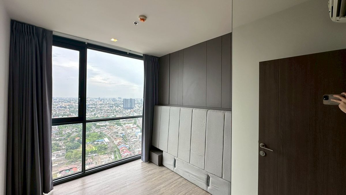 Condo for sale The Line Wongsawang Size 32 sq.m. 1 bedroom 1 bathroom high floor unit with city and pool view Condo for sale The Line Wongsawang Size 32 sq.m. 1 bedroom 1 bathroom high floor unit with city and pool view
