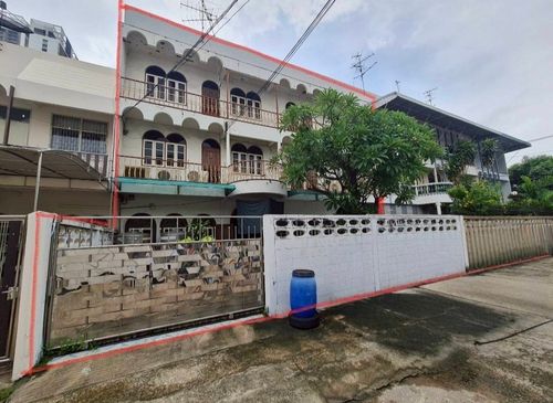 ขายทาวน์โฮม 3 ชั้น 2 ห้อง เนื้อที่ 62 ตร.ว. หมู่บ้านร่วมจิตร ทำเลทอง การเดินทางสะดวกมาก ซอยสุขุมวิท 22