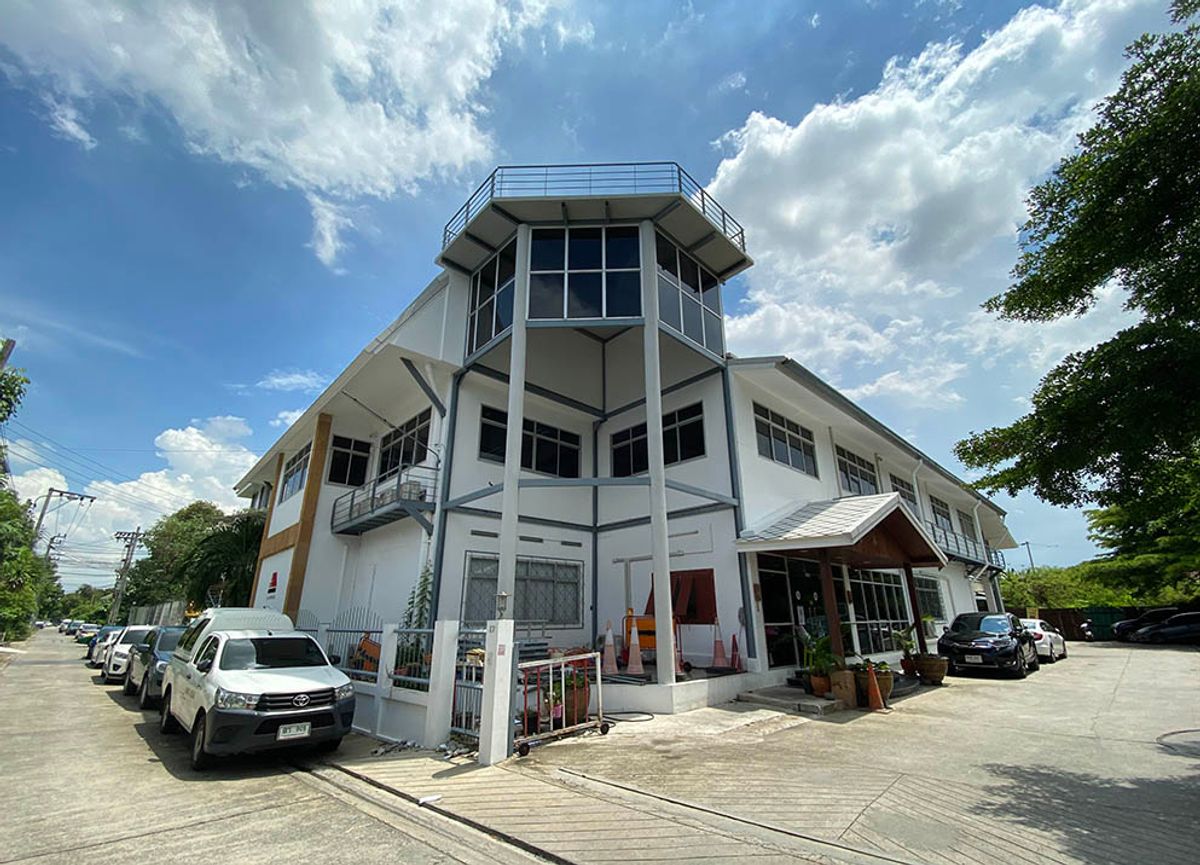 Buildings with Tenants 1815 sqm, next to BTS pk18
