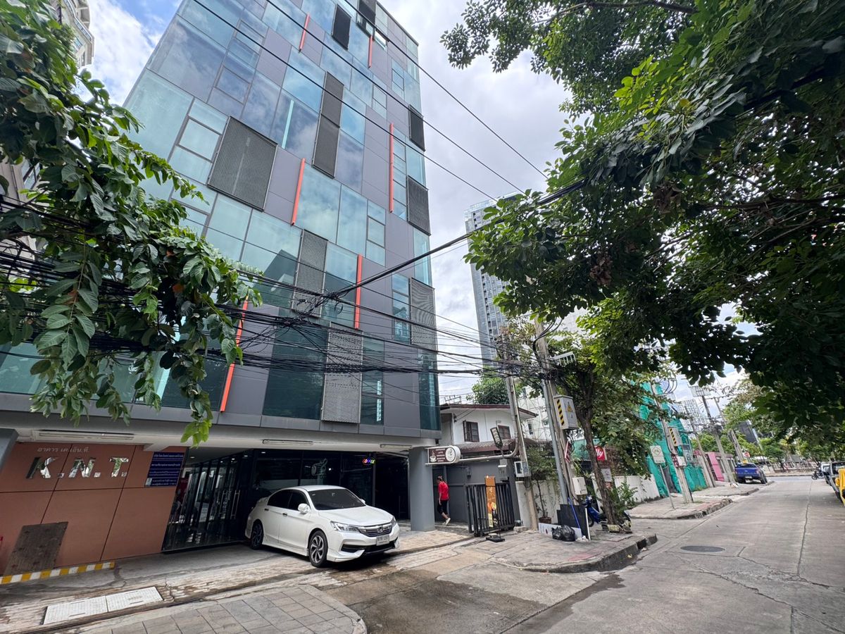 The new office is available for rent 42,000 baht per floor. The new office is available for rent 42,000 baht per floor.