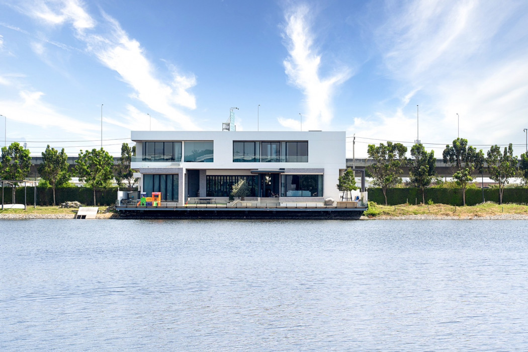 ขายบ้านหรูริมทะเลสาบ The Laken เมืองทองธานี ใกล้ทางด่วน และ BTS ขายบ้านหรูริมทะเลสาบ The Laken เมืองทองธานี ใกล้ทางด่วน และ BTS
