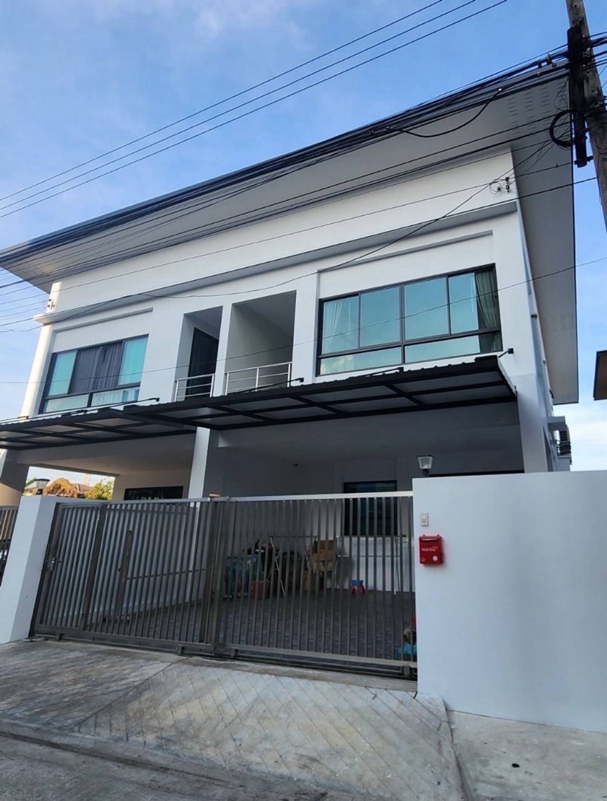 Modern home office, office, Soi Phatthanakan, Prawet, Bangkok, 2 parking spaces, the company can be registered Modern home office, office, Soi Phatthanakan, Prawet, Bangkok, 2 parking spaces, the company can be registered