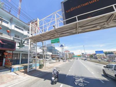 For sale: 2 shophouses, next to the main road, Soi Sukhumvit Pattaya 43, suitable for business, size 50 sq m.