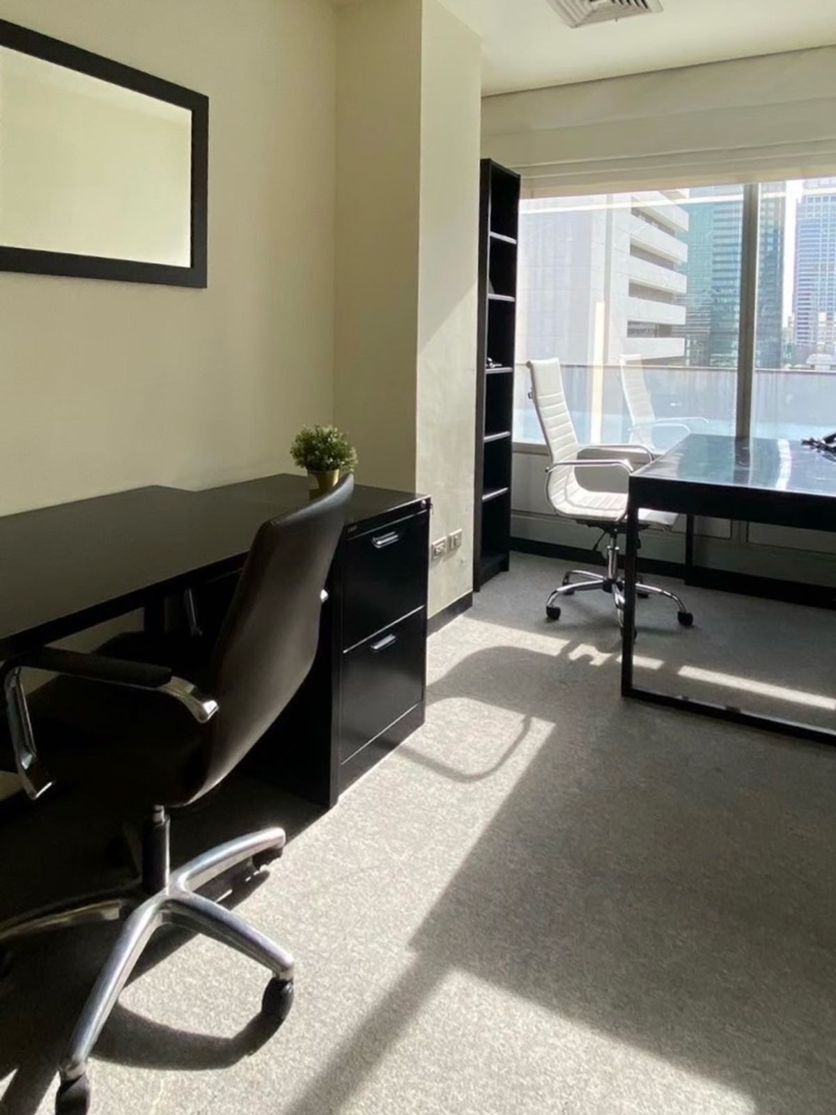 True Luxury Private Office at affordable price! Ultra-Prime Ploenchit - Chitlom 1-3 persons – รูปที่ 4