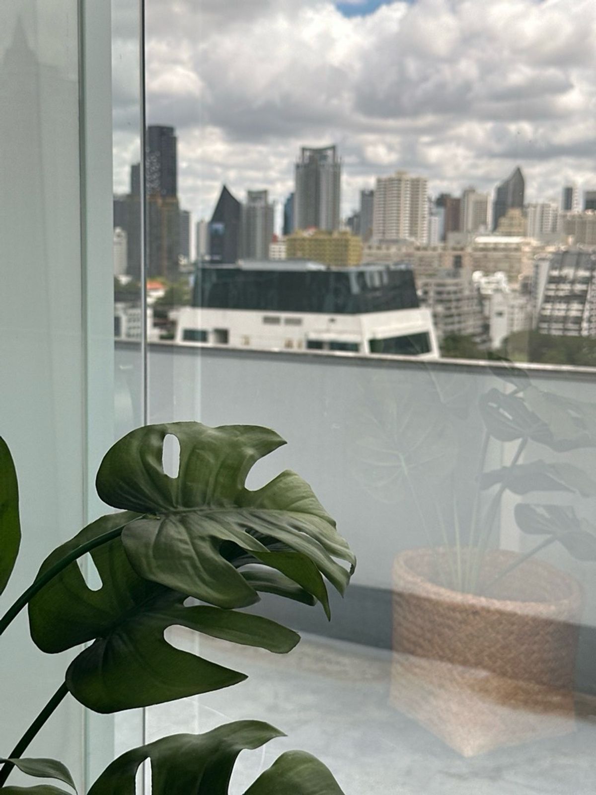 True Luxury Private Office at affordable price! Ultra-Prime Ploenchit - Chitlom 1-3 persons – รูปที่ 2