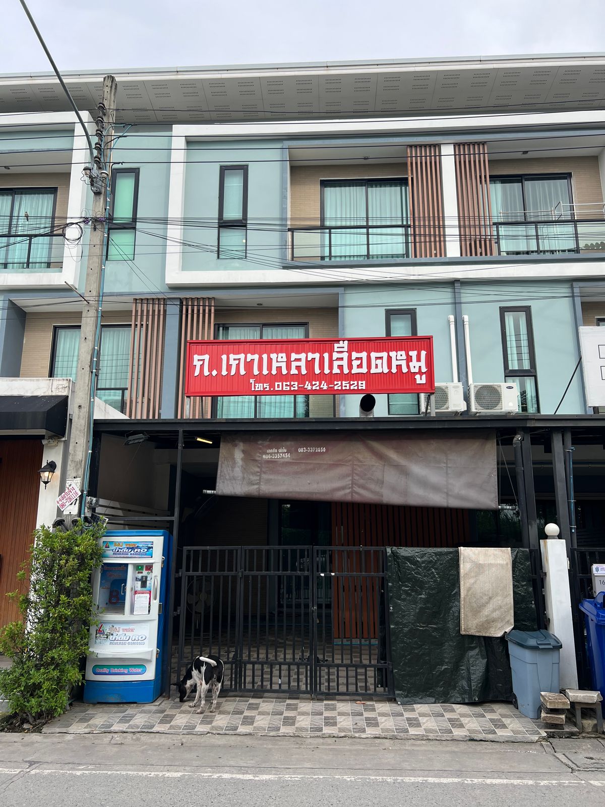 For rent for living or office Townhome/Home Office 3 floor, Bang Kan Km. 5, next to the road in Soi Khlong Phliang Temple. Through Bangna Trat and Srinakarin Road