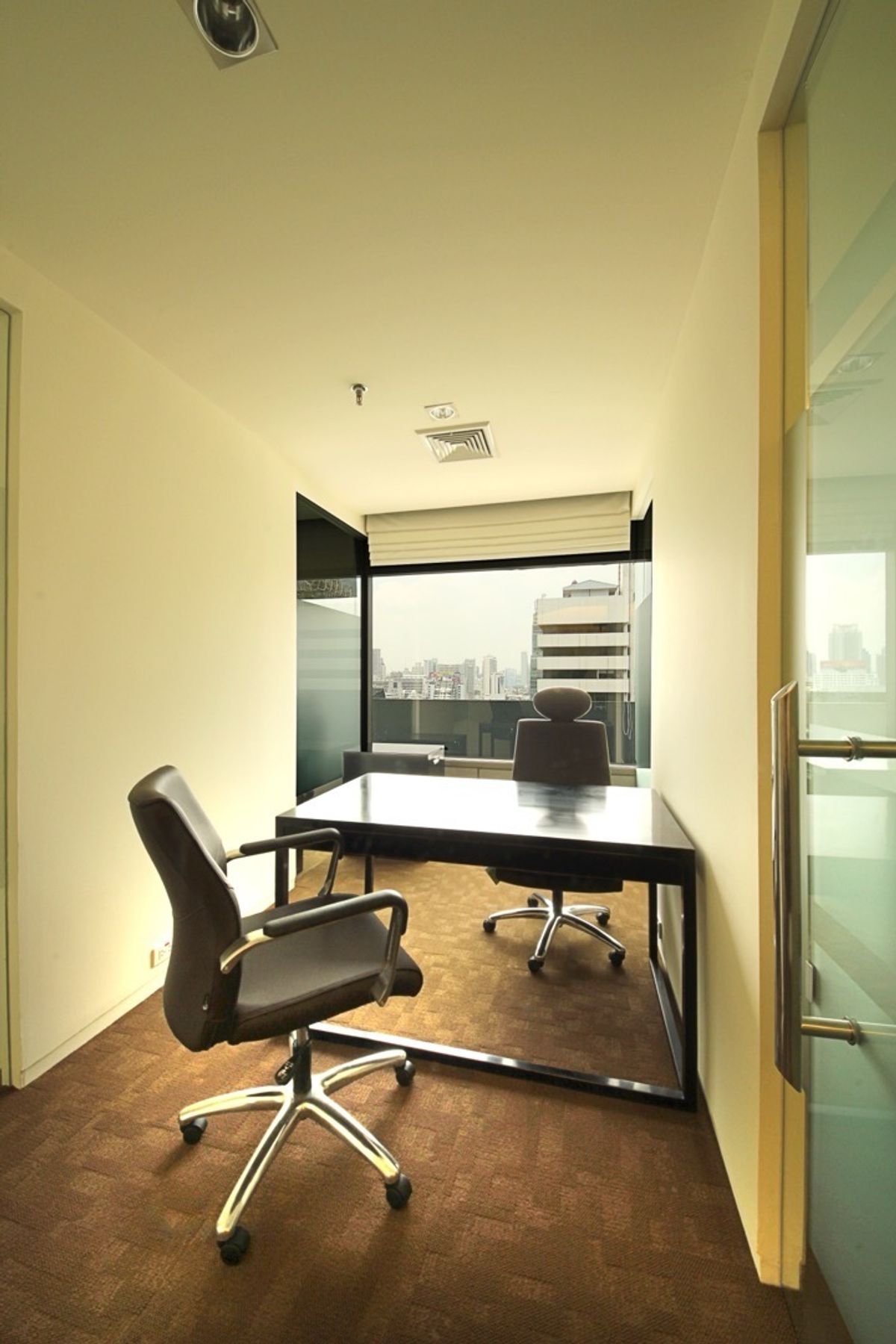 True Luxury Private Office at affordable price! Ultra-Prime Ploenchit - Chitlom 1-3 persons – รูปที่ 3