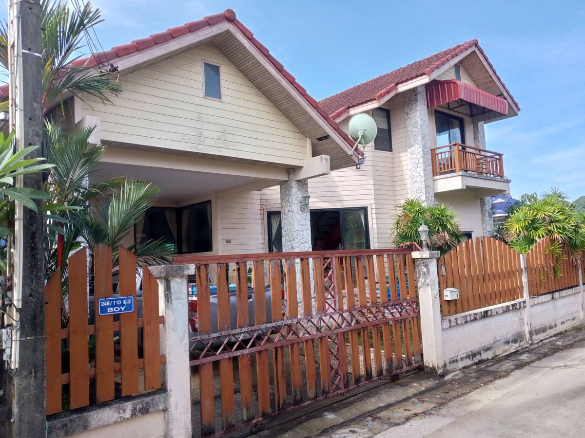 ขายบ้านเดี่ยว ใกล้โรงเรียนอัสสัมชัญ ศรีราชา  เฟอร์นิเจอร์ พร้อมเข้าอยู่
