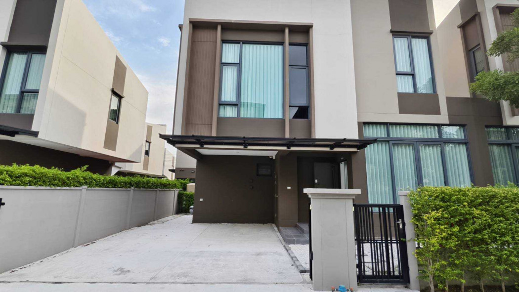 Single house for sale, Baan Klang Muang The Edition, Sukhumvit-On Nut, 153 sq m, 1 ngan 53 sq wa, near Seacon Square Single house for sale, Baan Klang Muang The Edition, Sukhumvit-On Nut, 153 sq m, 1 ngan 53 sq wa, near Seacon Square