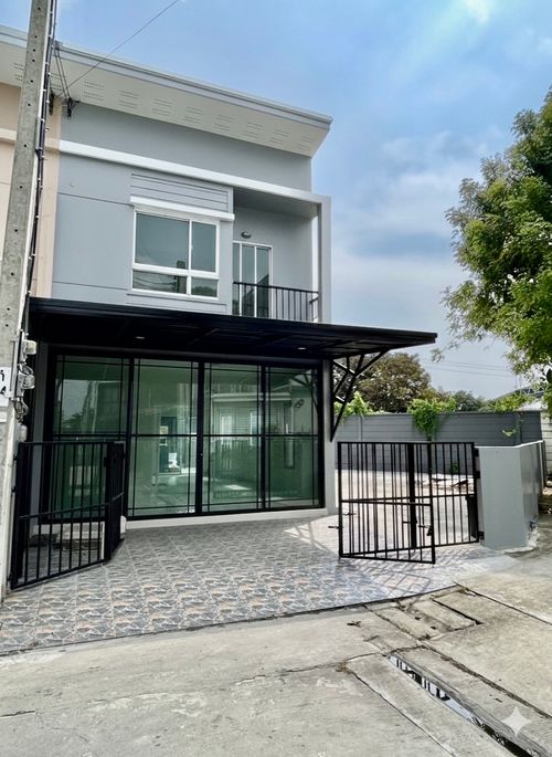 ทาวน์โฮม 2 ชั้น Villette Lite พัฒนาการ 38 | บ้านสวยรีโนเวทใหม่ทั้งหลัง พื้นที่กว้างเทียบเท่าบ้านเดี่ยว | จอดรถได้ 5 คัน ทำเลเชื่อมต่อเมือง ใกล้ทองหล่อ–ศรีนครินทร์