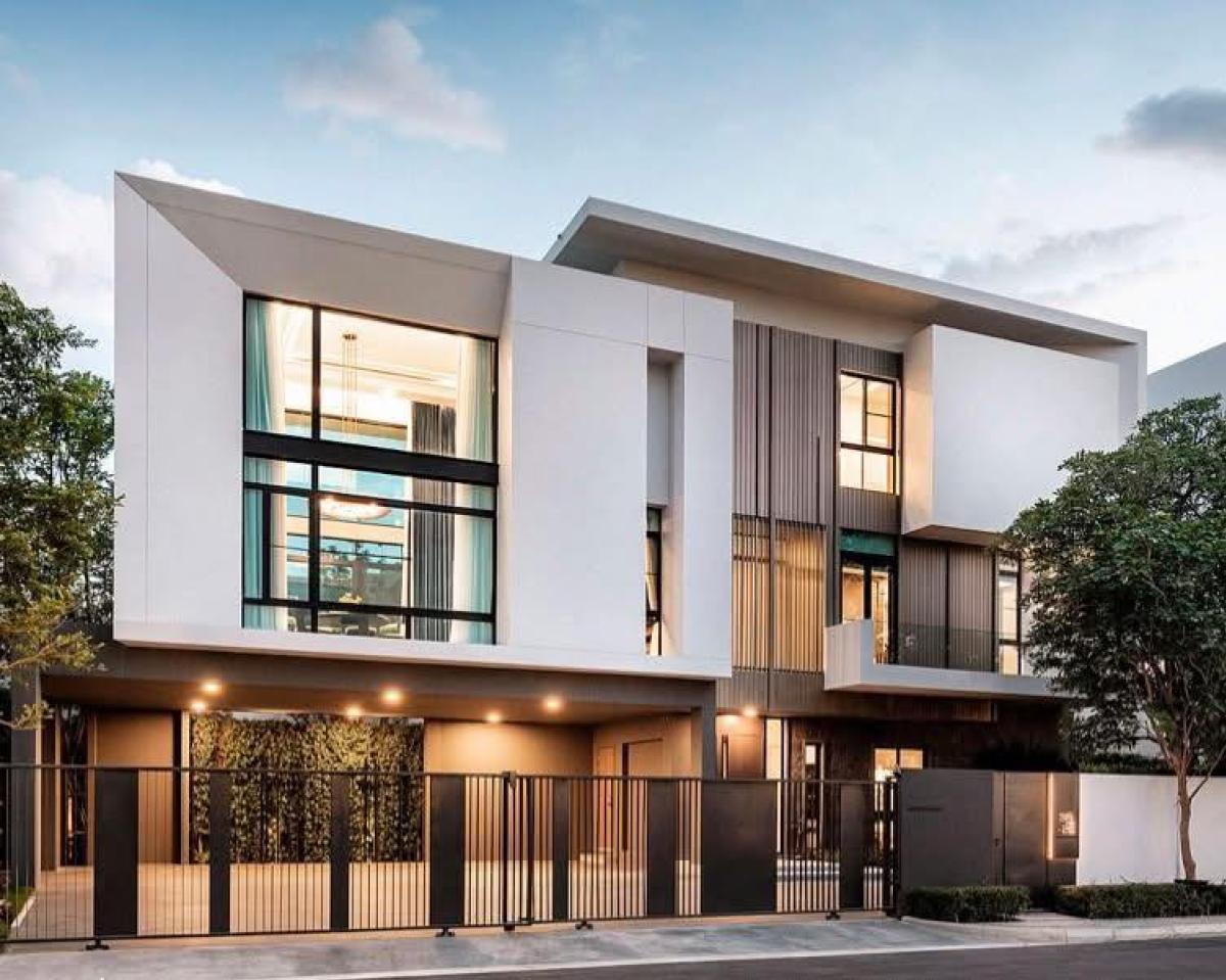 Luxury 4-Bedroom Home Near Rama 9-Srinakarin - For Rent 400,000 THB/month Luxury 4-Bedroom Home Near Rama 9-Srinakarin - For Rent 400,000 THB/month