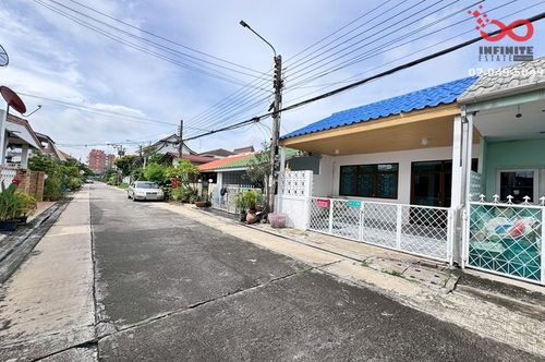 Twin house for sale 22 sq.woat Thit 2 Prasert Manukit-Sukhonthasawat Lat Phrao, near Satha Witthaya 2