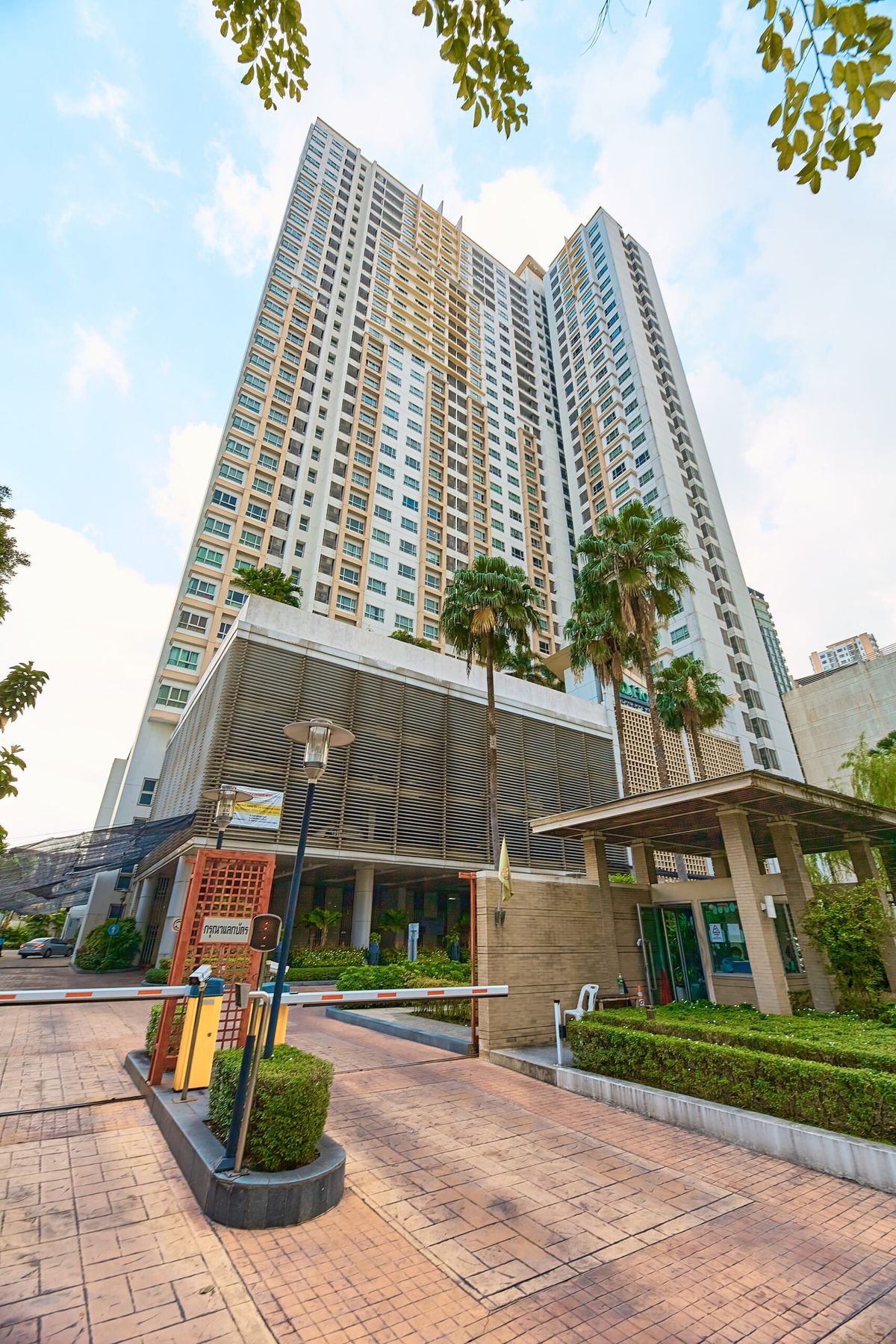 ✨Q House Sathorn for Sale Only 4MB ✨ ✨Q House Sathorn for Sale Only 4MB ✨