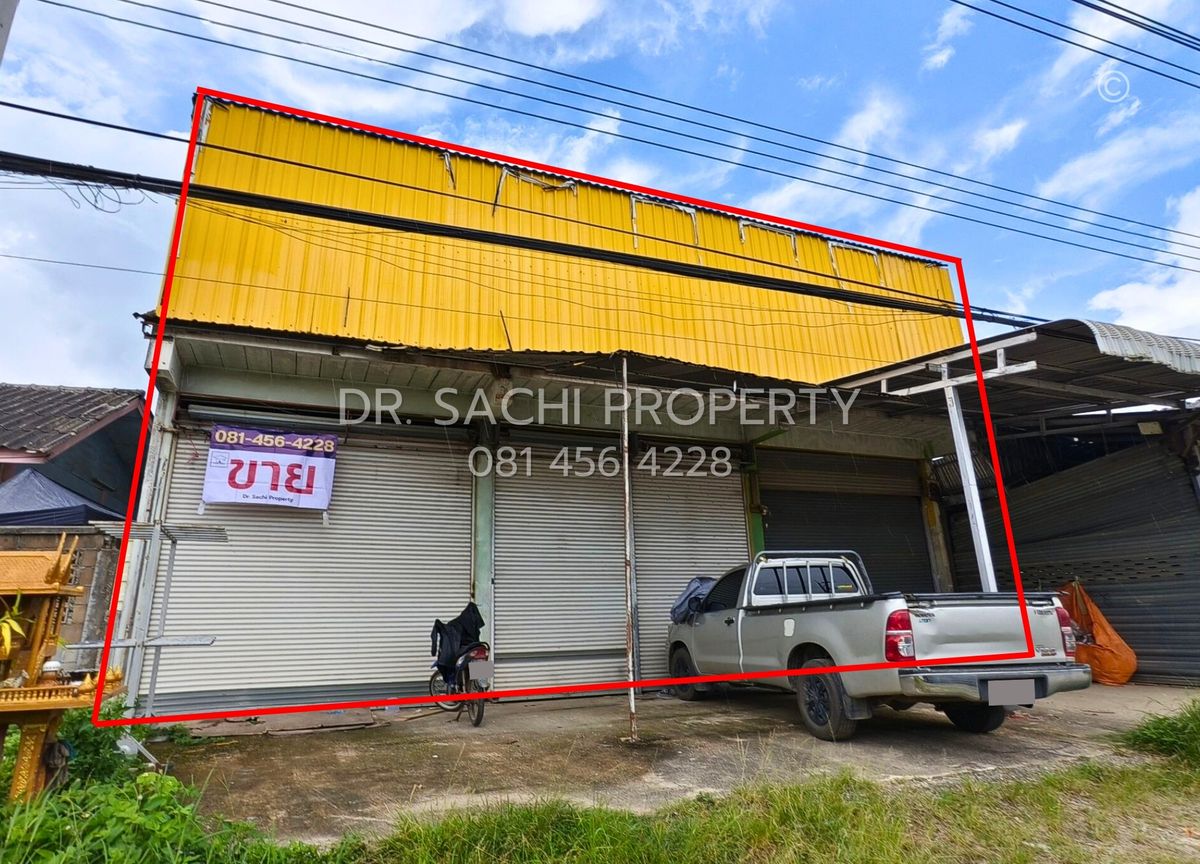 Sell ​​2 floors commercial building, 109.2 sq. Wah. Near Makro Fang, good location on the main road.