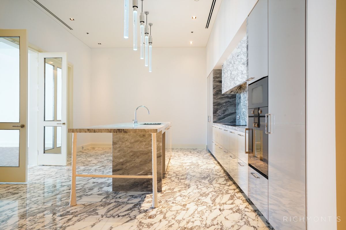 The Ritz-Carlton Residences 3 bedrooms, Contact 062-496-6454