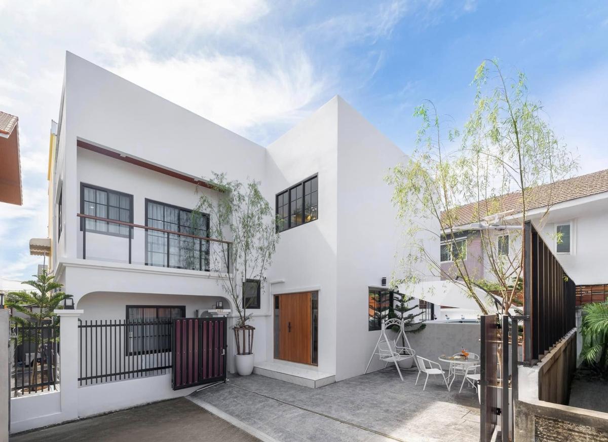 Luxury condo near Huaikwang city center, 5 bedrooms, 3 bathrooms, 185,000 Baht/month | Luxury Condo for Rent/Sale near Huaikwang 5 Bed 3 Bath, 500 sqm, 185,000 THB/month, 18,790,000 THB for Sale. Luxury condominium in Huaikwang area, 500 sqm, 5 bedrooms, Luxury condo near Huaikwang city center, 5 bedrooms, 3 bathrooms, 185,000 Baht/month | Luxury Condo for Rent/Sale near Huaikwang 5 Bed 3 Bath, 500 sqm, 185,000 THB/month, 18,790,000 THB for Sale. Luxury condominium in Huaikwang area, 500 sqm, 5 bedrooms,