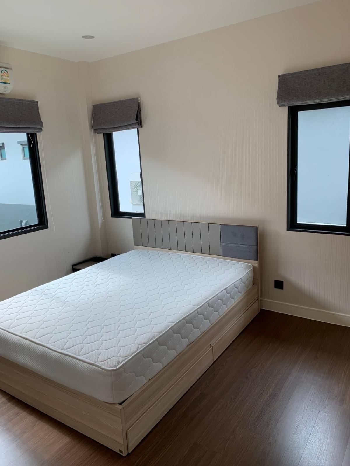 บ้านสุดหรู 4 ห้องนอน ใกล้เมืองกรุงเทพ Luxury 4-Bedroom Home Near Bangkok City เช่าหรือซื้อได้ในราคาโดนใจ เริ่มต้น 85,000 บาท/เดือน Rent or Buy at Attractive Prices Starting 85,000 THB/Month