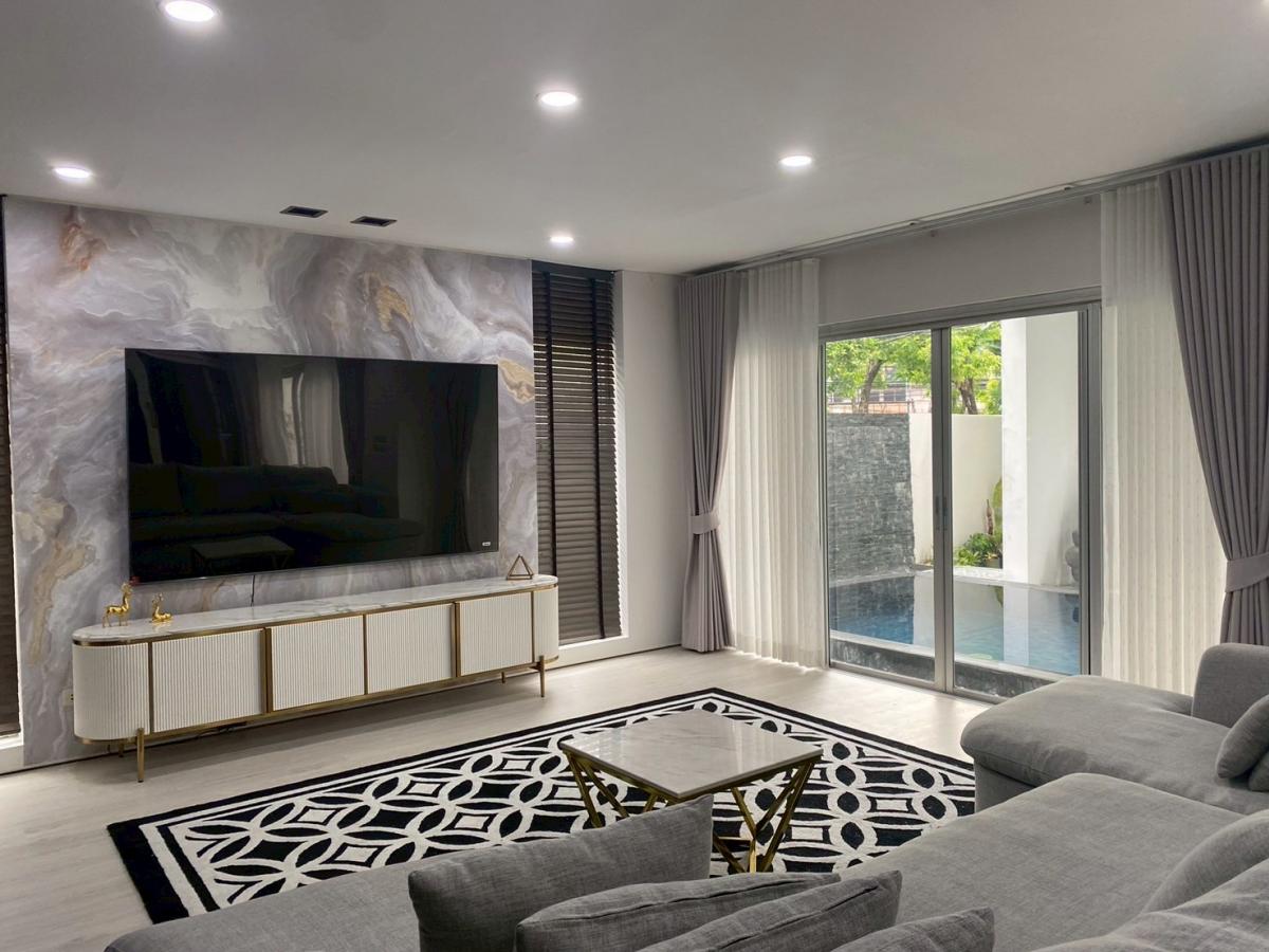 คอนโดหรูใจกลางเมือง Noble Tara Pattanakarn ให้เช่าและขาย!Luxury Condo for Rent and Sale Noble Tara Pattanakarn 5 Bed 6 Baht 550 sqm 134 sq.wah ให้เช่า 250,000 บาท/เดือน ขาย 38,000,000 บาท ID: EBH-2368 Noble Tara Pattanakarn Luxury Condo for Rent/Sale คอนโดหรูใจกลางเมือง Noble Tara Pattanakarn ให้เช่าและขาย!Luxury Condo for Rent and Sale Noble Tara Pattanakarn 5 Bed 6 Baht 550 sqm 134 sq.wah ให้เช่า 250,000 บาท/เดือน ขาย 38,000,000 บาท ID: EBH-2368 Noble Tara Pattanakarn Luxury Condo for Rent/Sale