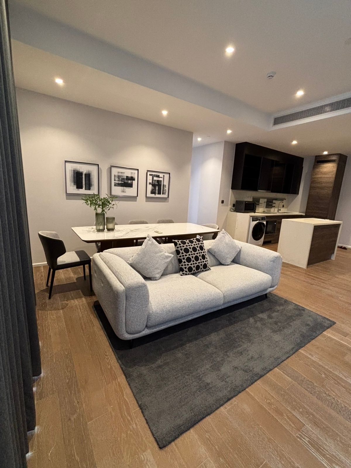 MUNIQ LANGSUAN - RENT @BTS Ploenchit - 2 bed 2 Bath - 86 Sqm - 110,000 THB Negotiable - (No Pet Allowed) MUNIQ LANGSUAN - RENT @BTS Ploenchit - 2 bed 2 Bath - 86 Sqm - 110,000 THB Negotiable - (No Pet Allowed)