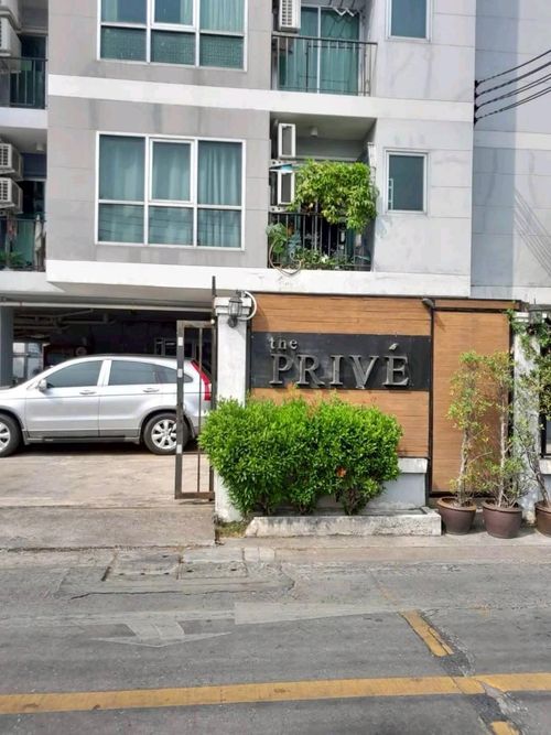 2 bedrooms 🛏️ | 2 bathrooms 🛁 | 1 large hall 🛋️ | 1 closed kitchenNear MRT Lat Phrao, only 500