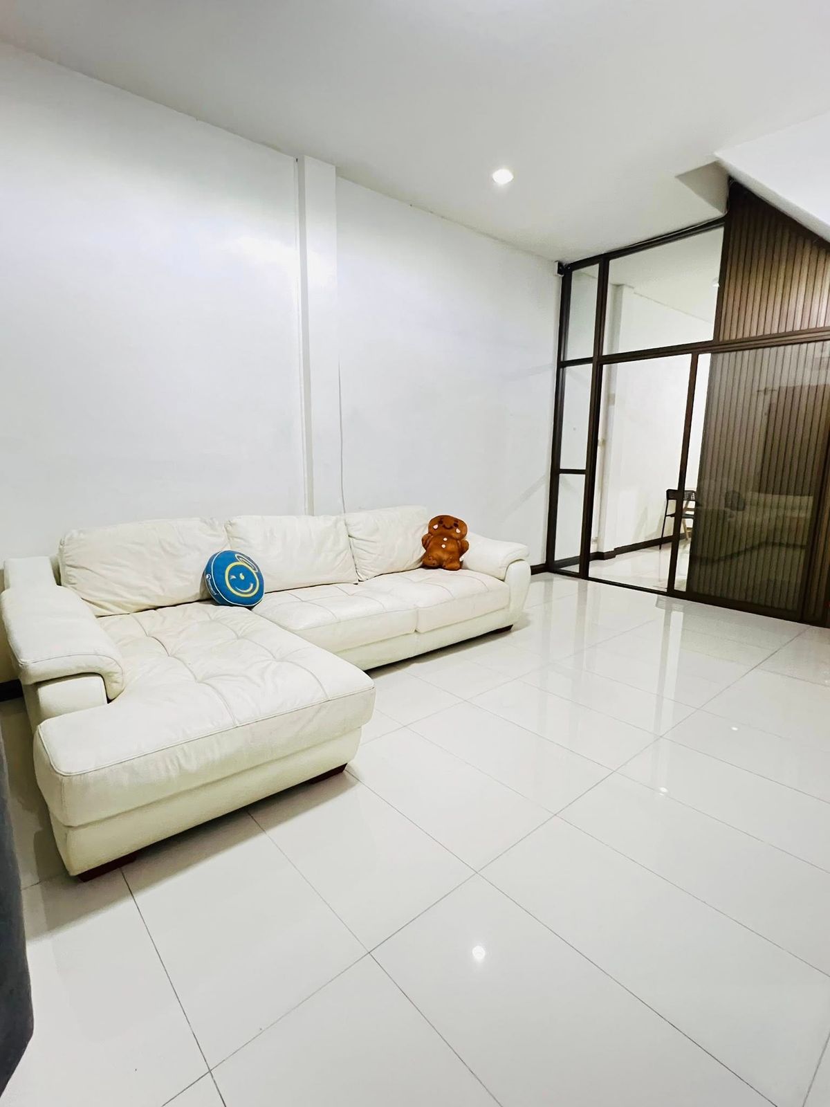 3-story townhome for rent Ketnuti Chemine Village, Lat Phrao 87, air conditioned, fully furnished. There are 4 bedrooms, 3 bathrooms. Monthly rental price 19,500 baht – รูปที่ 3