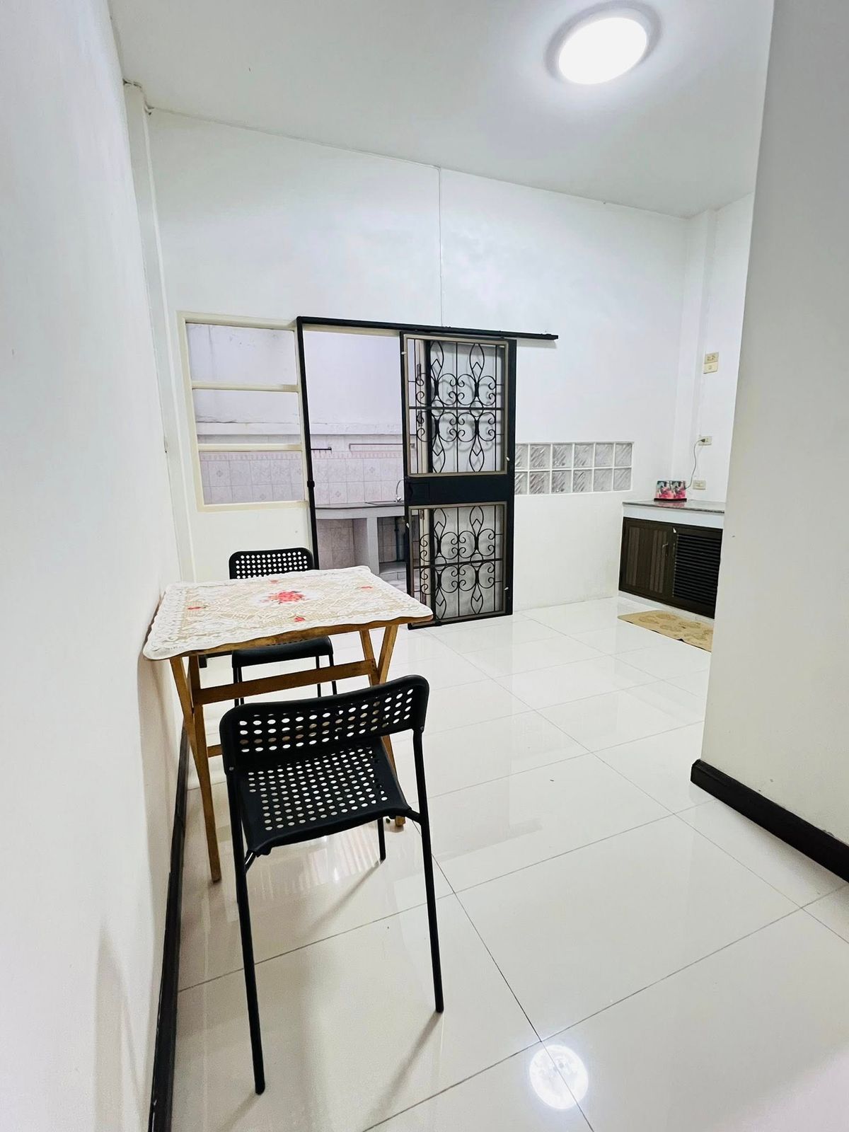 3-story townhome for rent Ketnuti Chemine Village, Lat Phrao 87, air conditioned, fully furnished. There are 4 bedrooms, 3 bathrooms. Monthly rental price 19,500 baht – รูปที่ 4