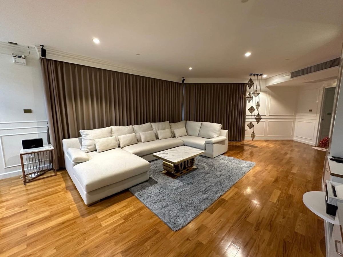Luxury riverfront condo for sale Watermark Chaophraya River 4 bedrooms 283 sq.m near Icon Siam BTS Saphan Taksin rare large unit private parking