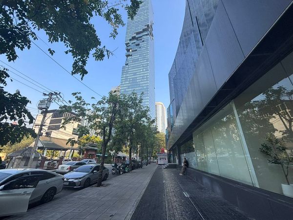 ให้เช่าพื้นที่ อาคารมหานครเซ็นเตอร์ Mahanakhon Center ชั้น 1 ห้องกระจก เนื้อที่ 226 ตารางเมตร ค่าเช่าเดือนละ 169,500 บาท*