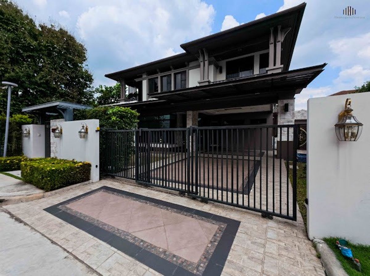 Its private and elegant!!! Corner detached house for sale, Nantawan Pinklao-Ratchapruek project, Nantawan Pinklao Ratchapruek, new condition, like never lived in.  The project is next to the main road Borommaratchachonnani.    You cant find this price, 12