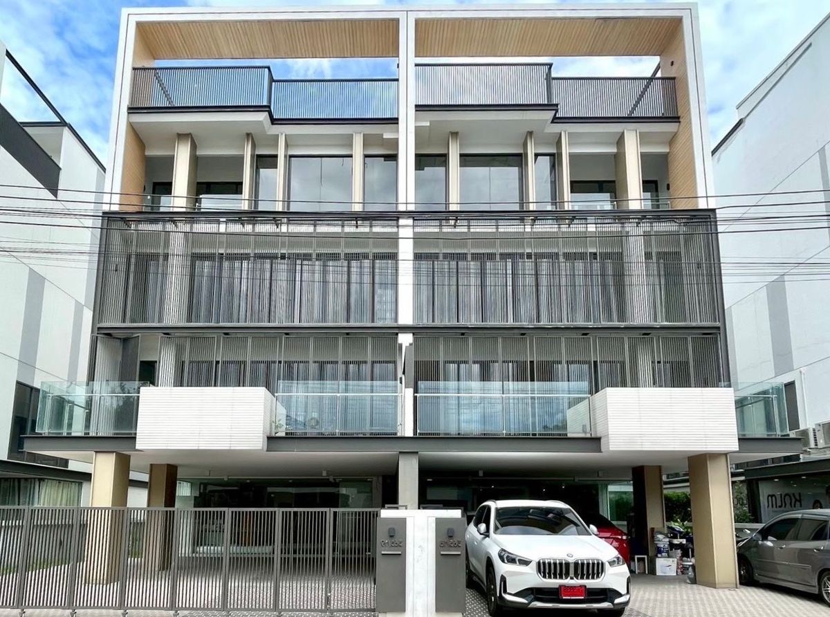 The Element Rama 9 Foe Rent 📞 092-690-5445 🏡 Home Office near The Nine Rama 9   Convenient to park in the city, park up to 6 cars 