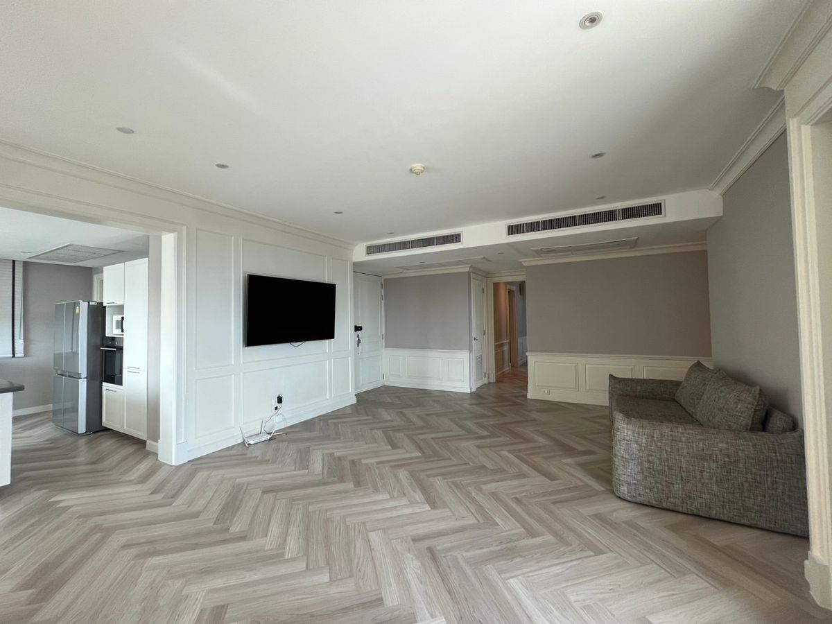 Ready to Move-In ( 3 Bed 170 Sqm) RENT 110,000 THB Negotiable @BTS Thonglor Ready to Move-In ( 3 Bed 170 Sqm) RENT 110,000 THB Negotiable @BTS Thonglor