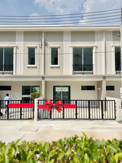 เสนาวีว่า ศรีราชา – อัสสัมชัญ บ้านฟังก์ชันครบ คุ้มสุดในโซนอัสสัมชัญ พร้อมโซลาร์เซลล์ ประหยัดไฟทุกเดือน  จุดเด่นโครงการ