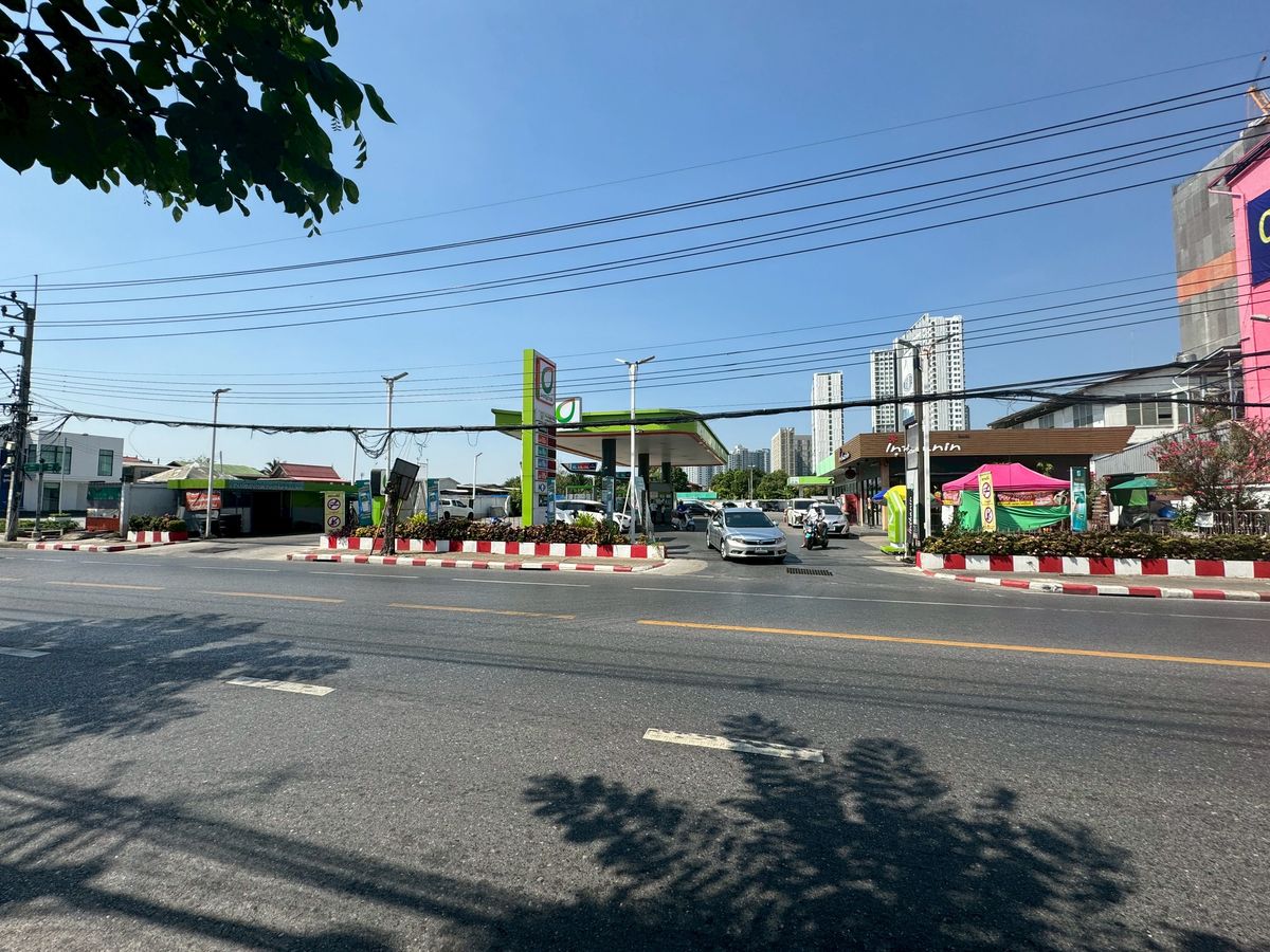 Land for sale next to Wutthakat Road, 2 rai 1 ngan 88 sq m, near BTS Wutthakat. Land for sale next to Wutthakat Road, 2 rai 1 ngan 88 sq m, near BTS Wutthakat.