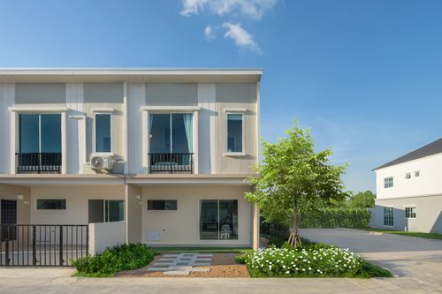 Sena Village Sukhumvit-Phraeksa Townhome width 5.7 m., 3 bedrooms, free solar.